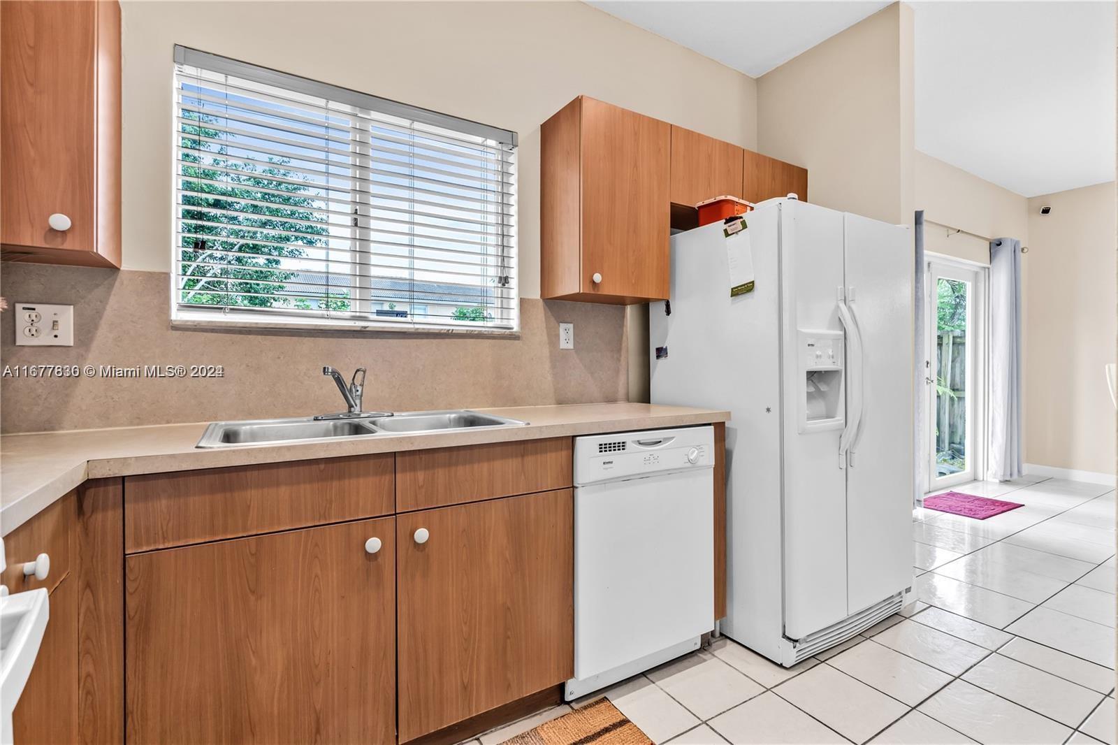 1081 NE 41st Ter