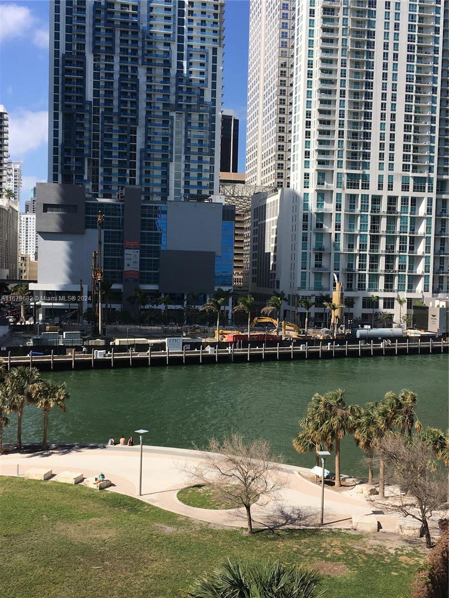465 Brickell Ave # 504