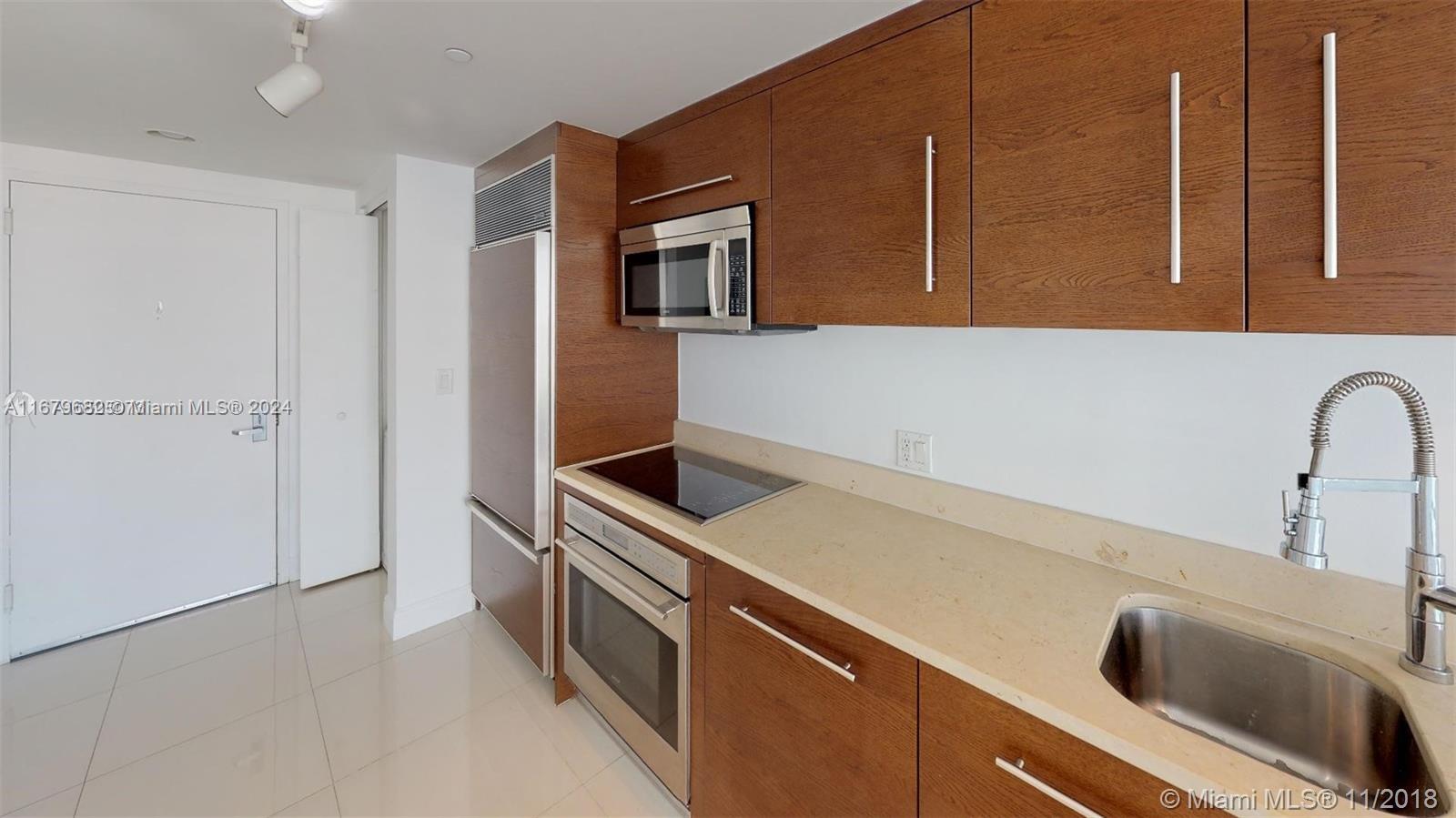 465 Brickell Ave # 504