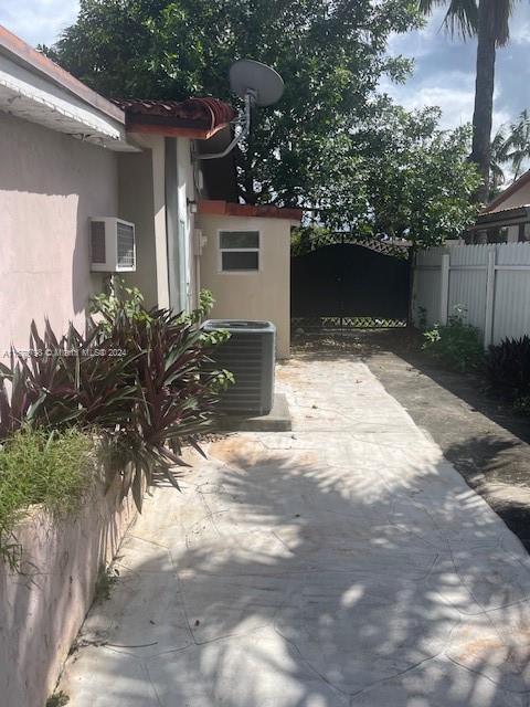 9865 SW 27th Ter