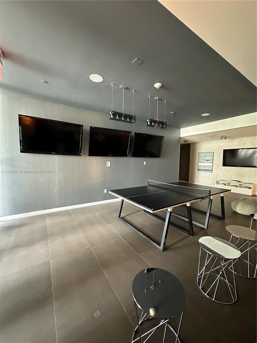 2100 Park Ave # 402