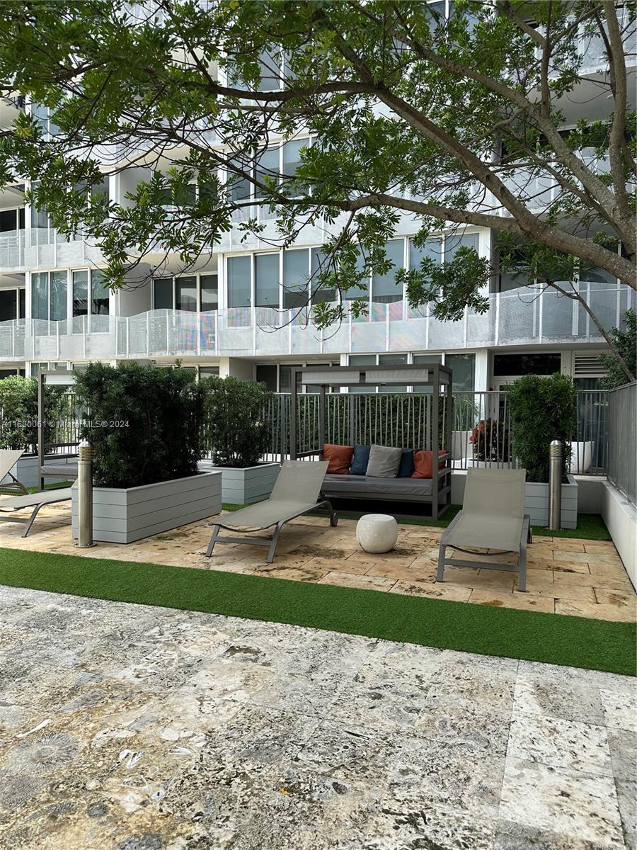 2100 Park Ave # 402