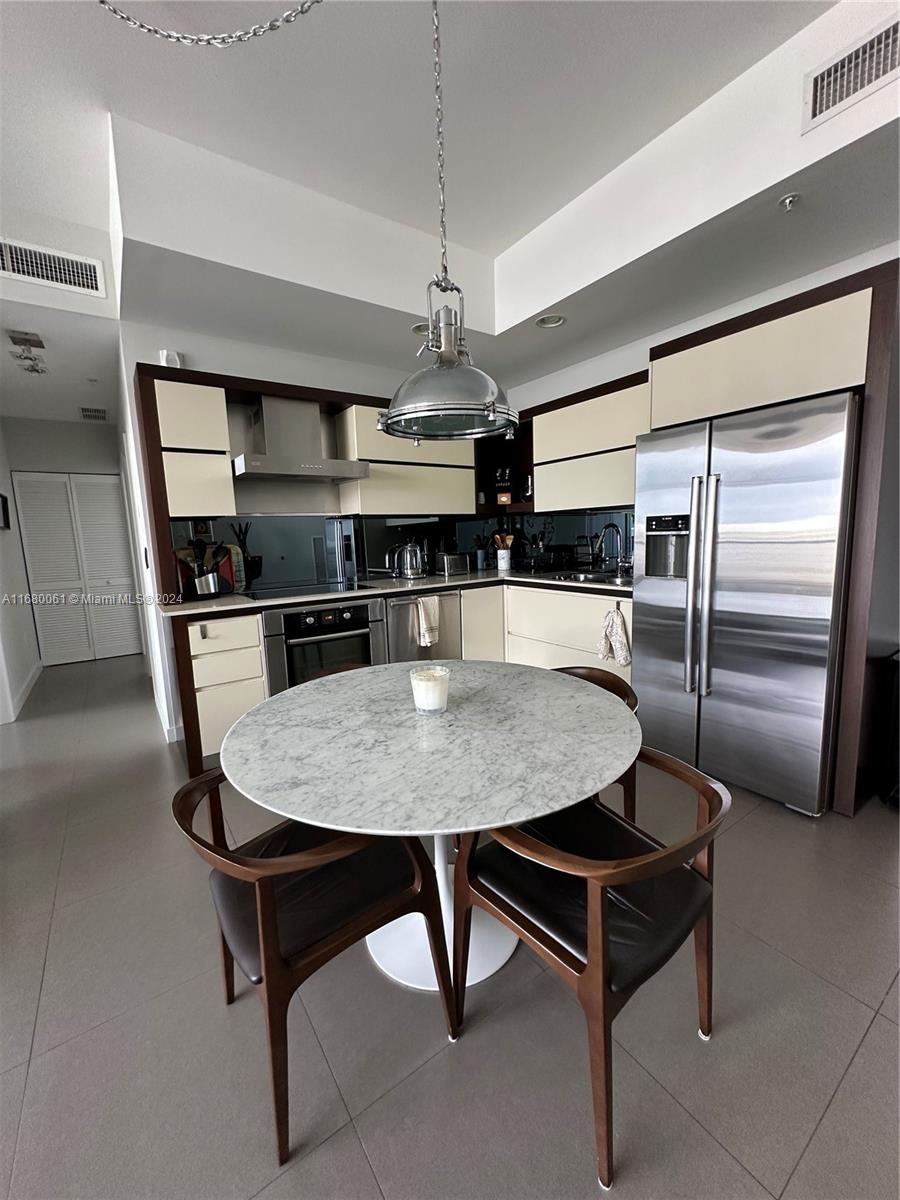 2100 Park Ave # 402