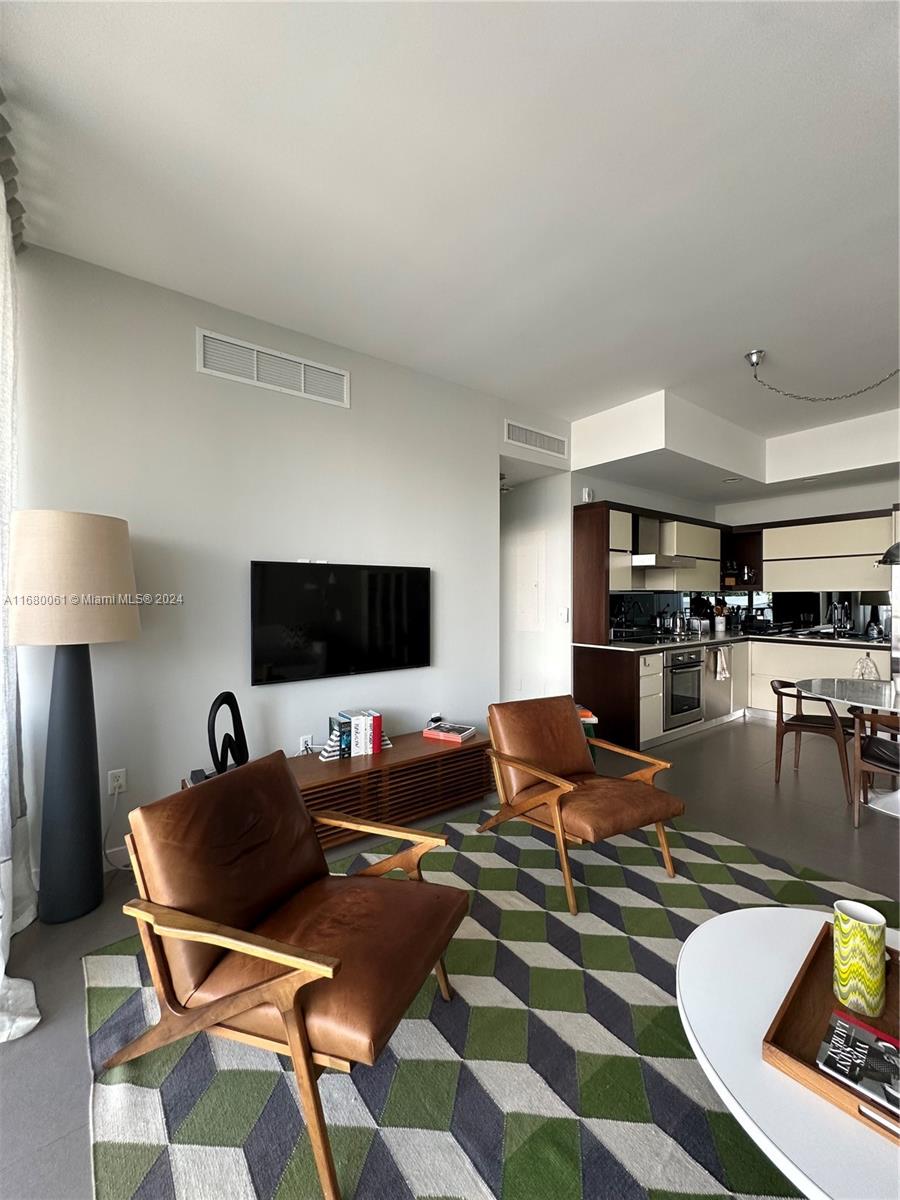 2100 Park Ave # 402