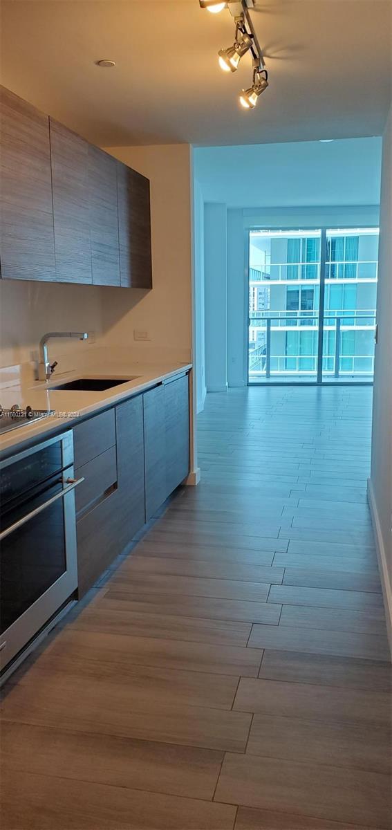 1100 S MIAMI AV Unit: 1705