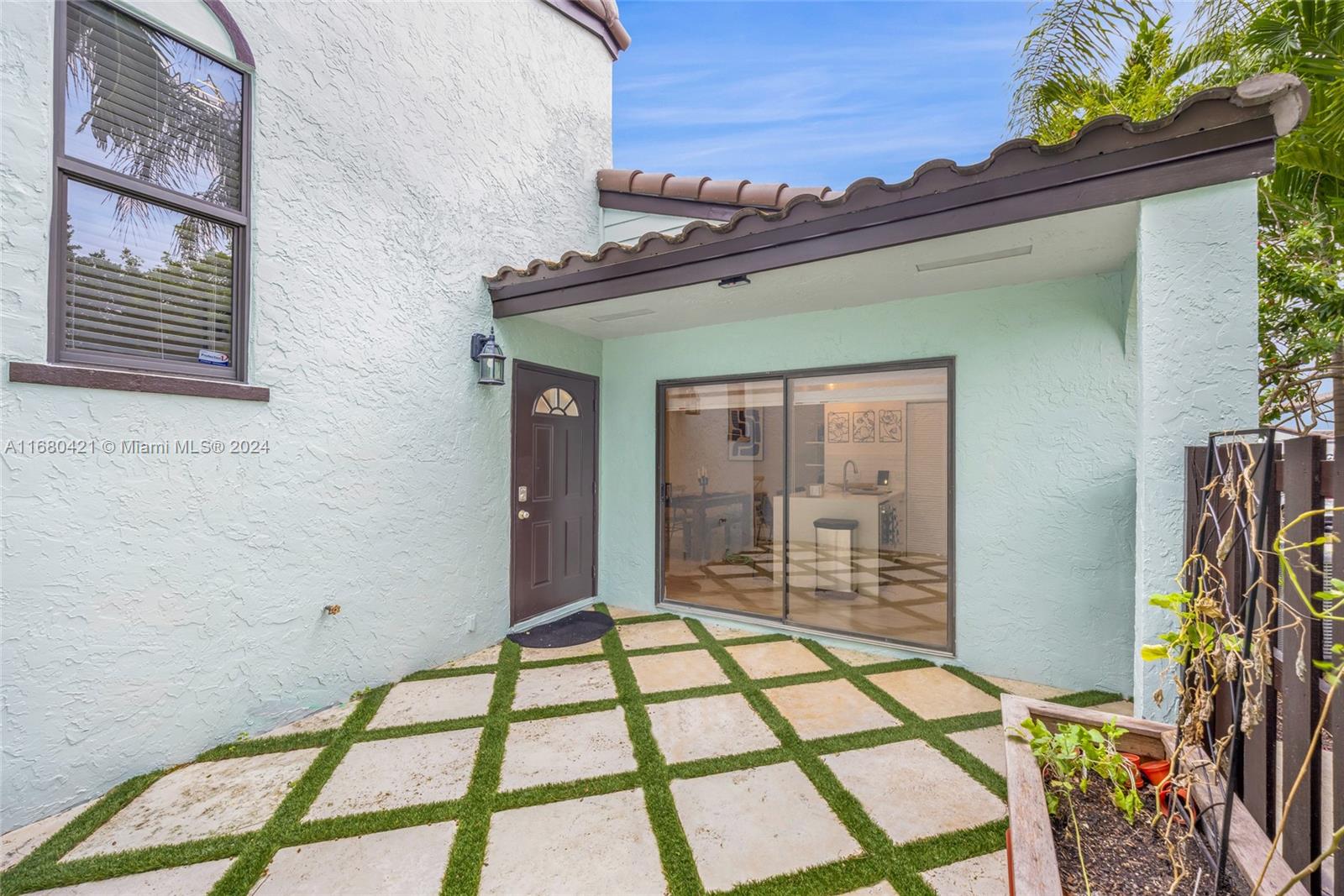 22312 Pineapple Walk Dr