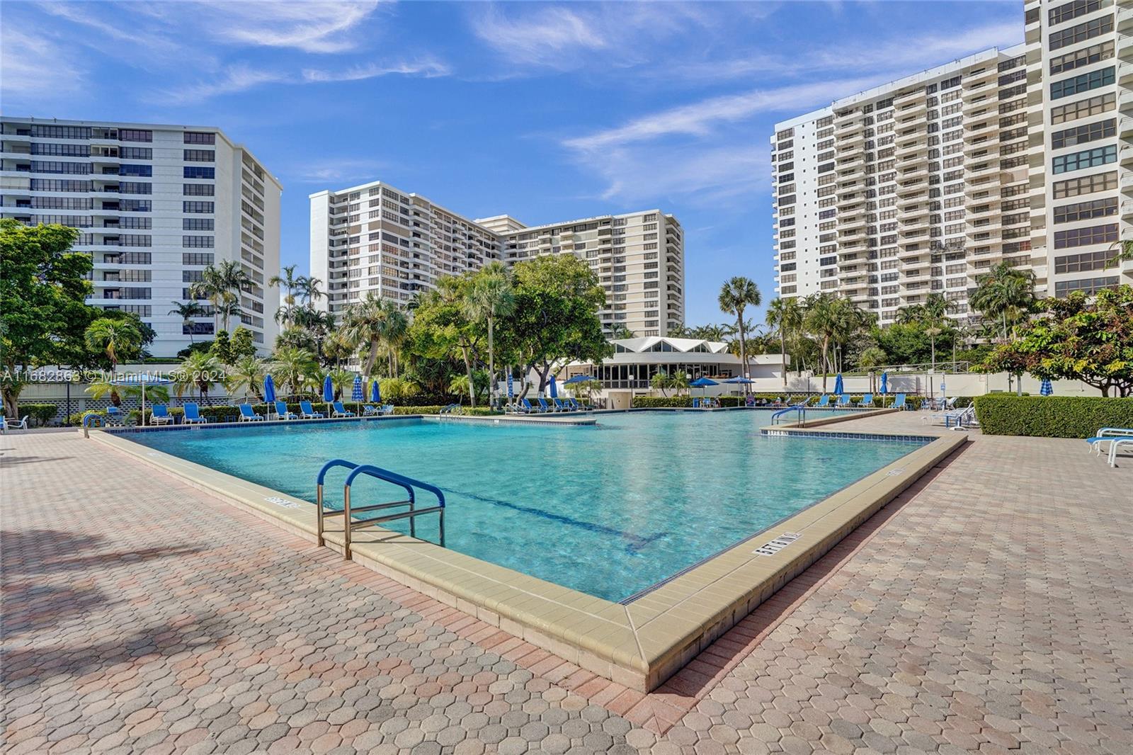 2500 Parkview Dr # 410