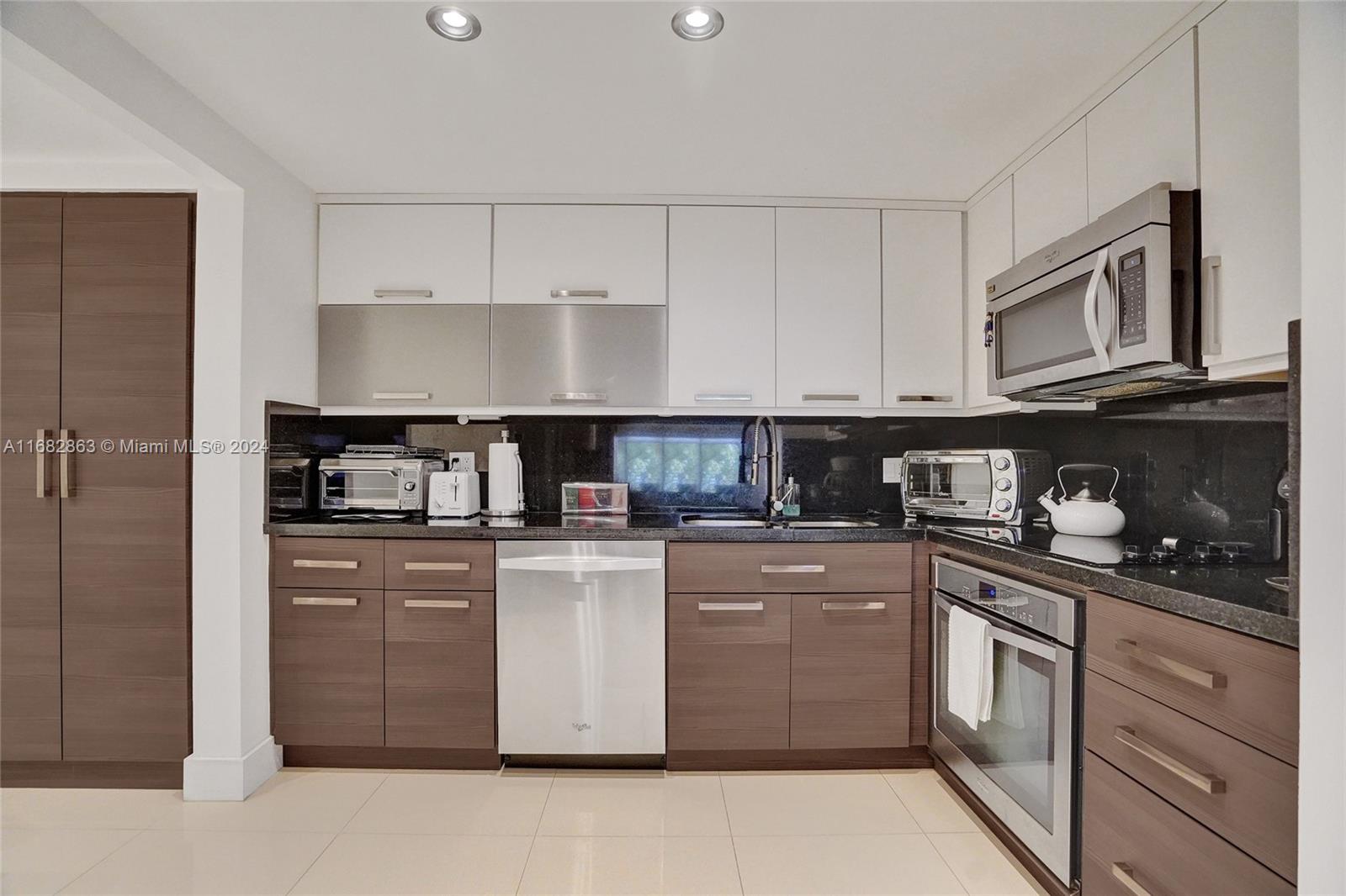 2500 Parkview Dr # 410
