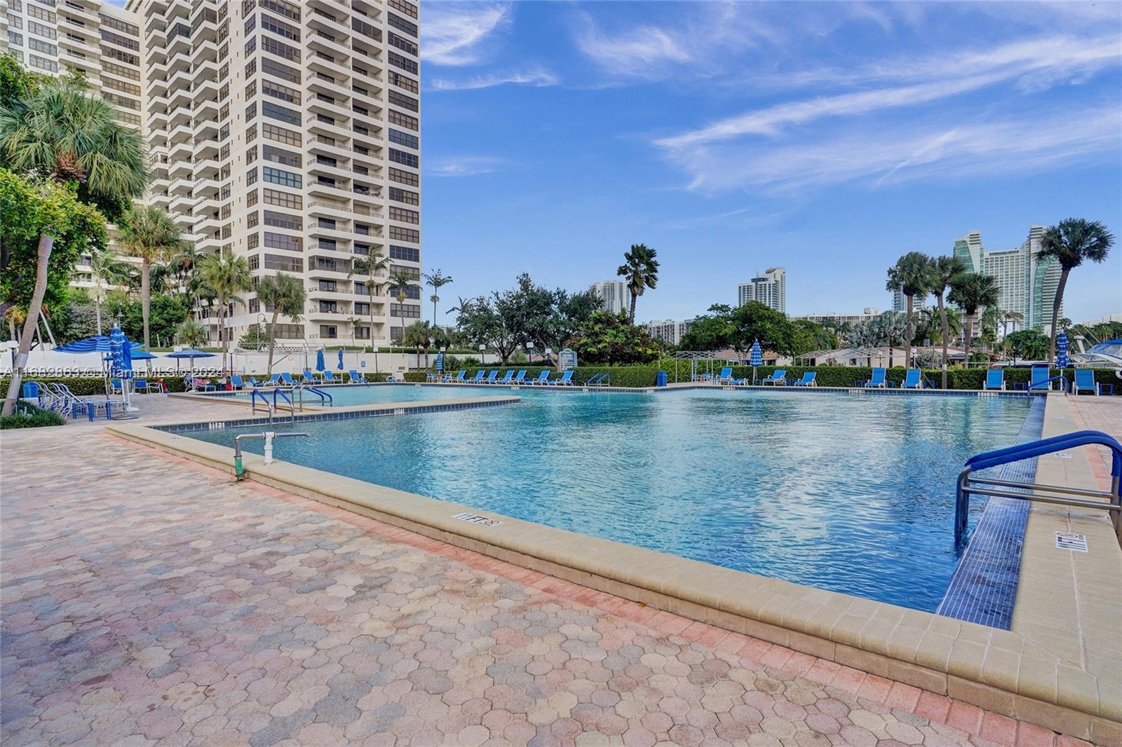 2500 Parkview Dr # 410