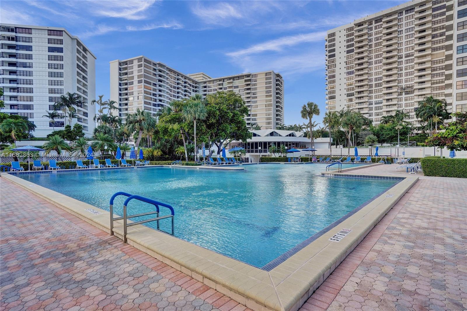 2500 Parkview Dr # 410