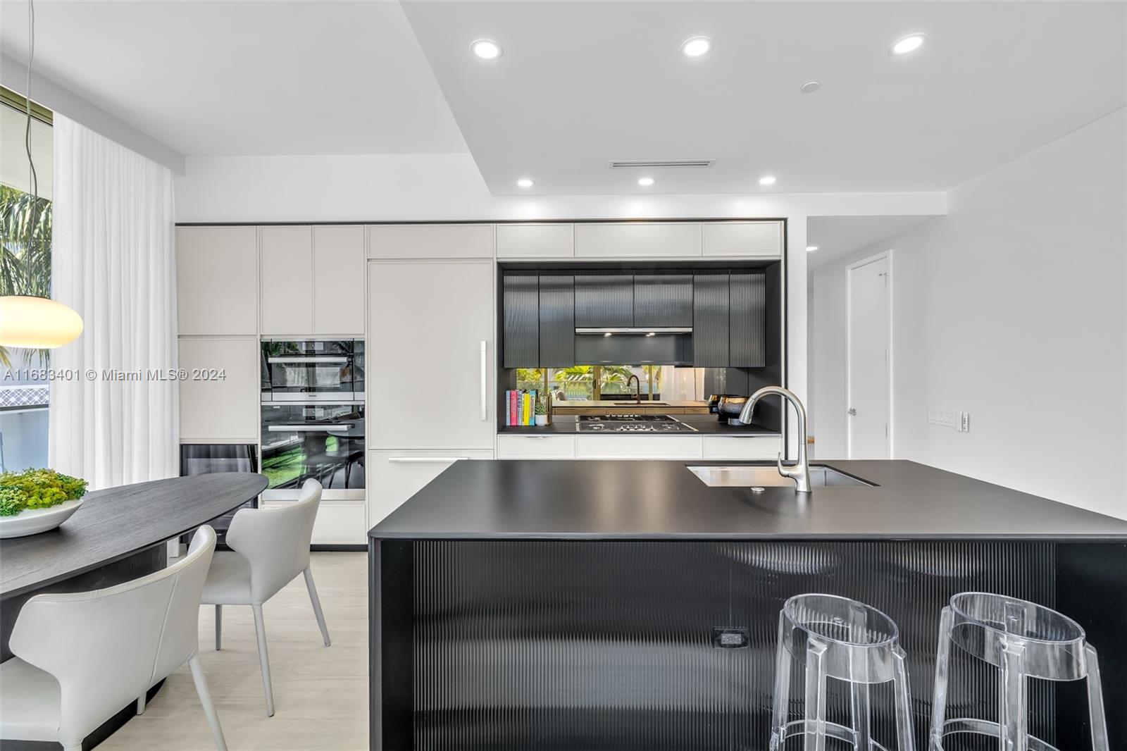 300 Collins Ave # 2E
