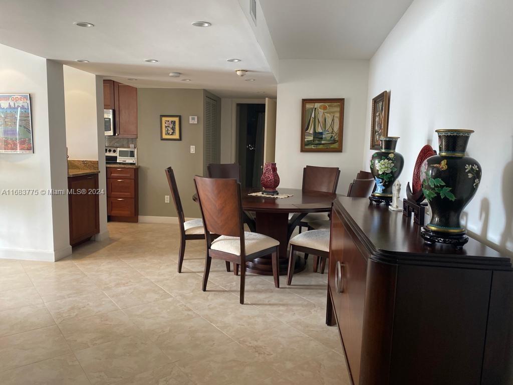 77 Crandon Blvd # 9E