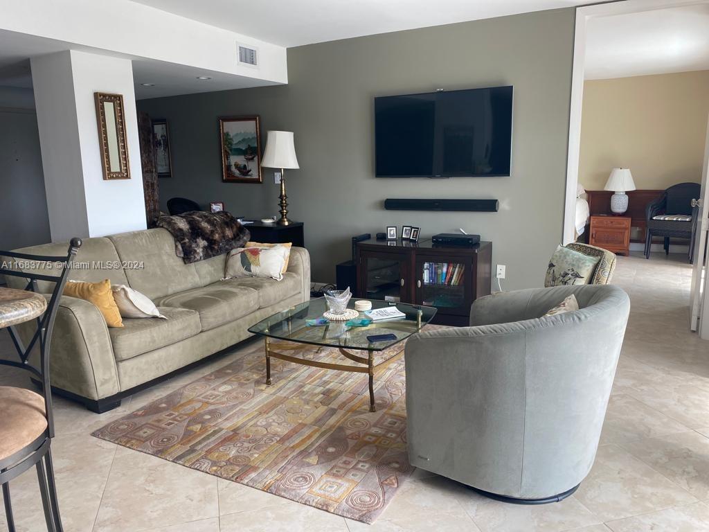77 Crandon Blvd # 9E