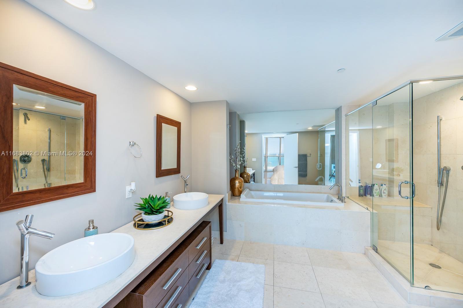 465 Brickell Ave # 5305