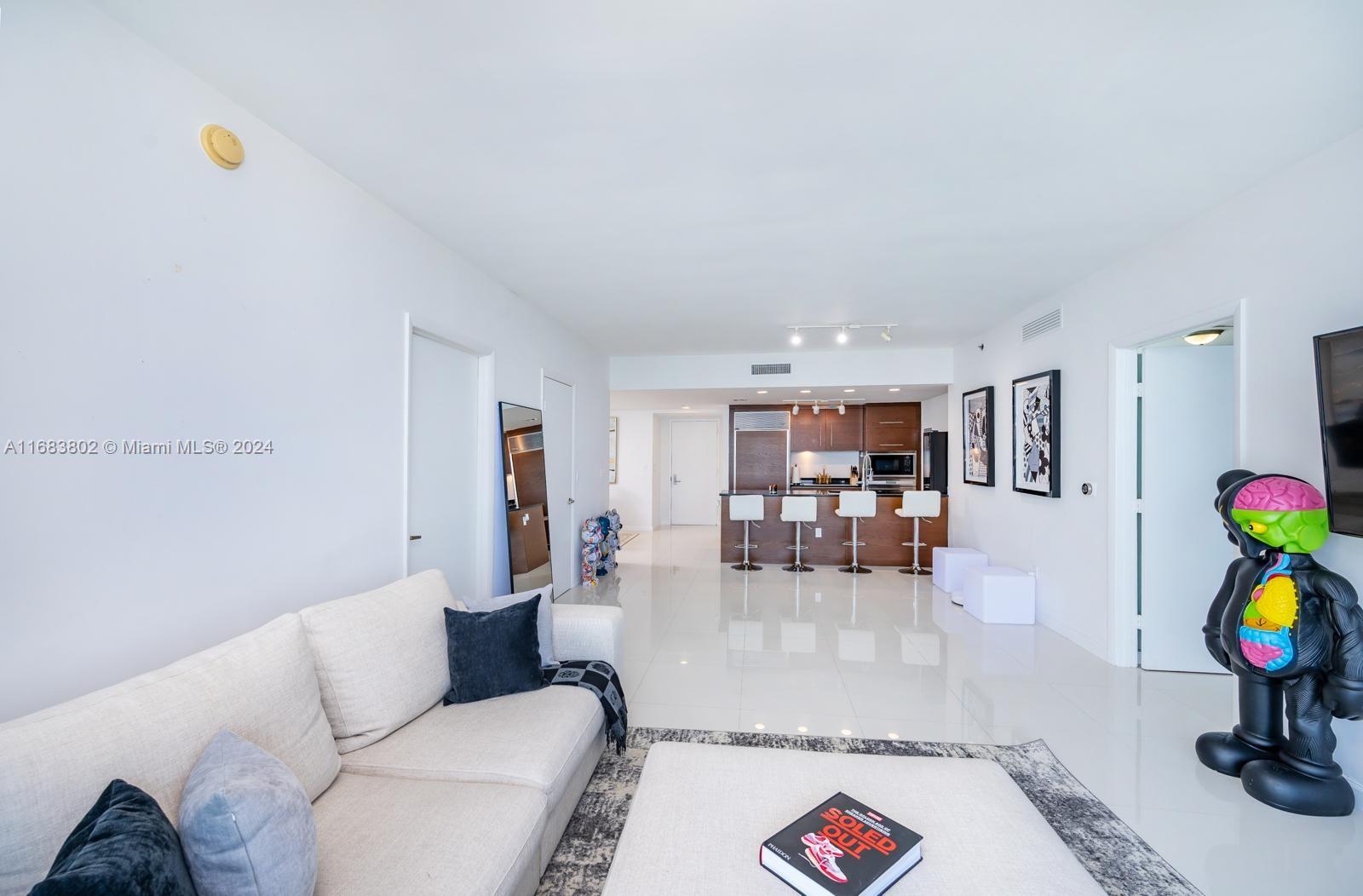 465 Brickell Ave # 5305