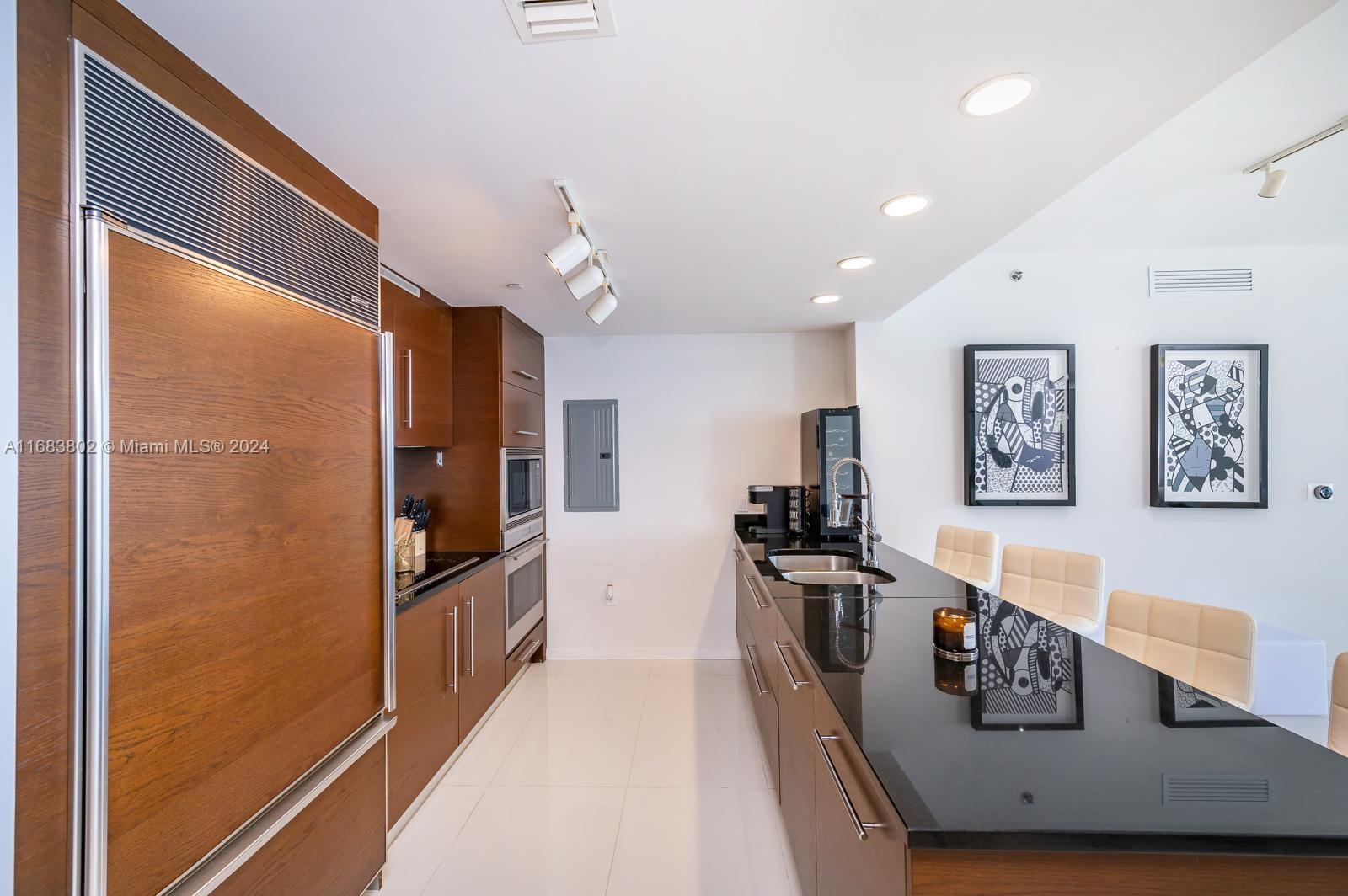 465 Brickell Ave # 5305