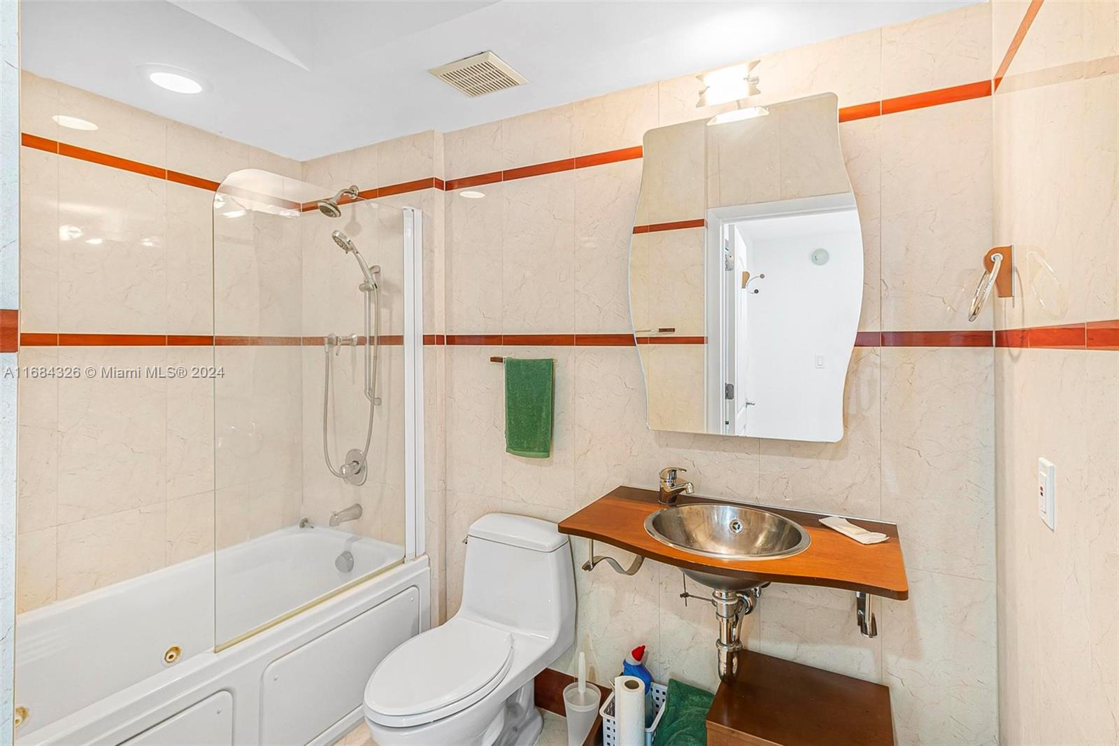 110 Washington Ave # 1706