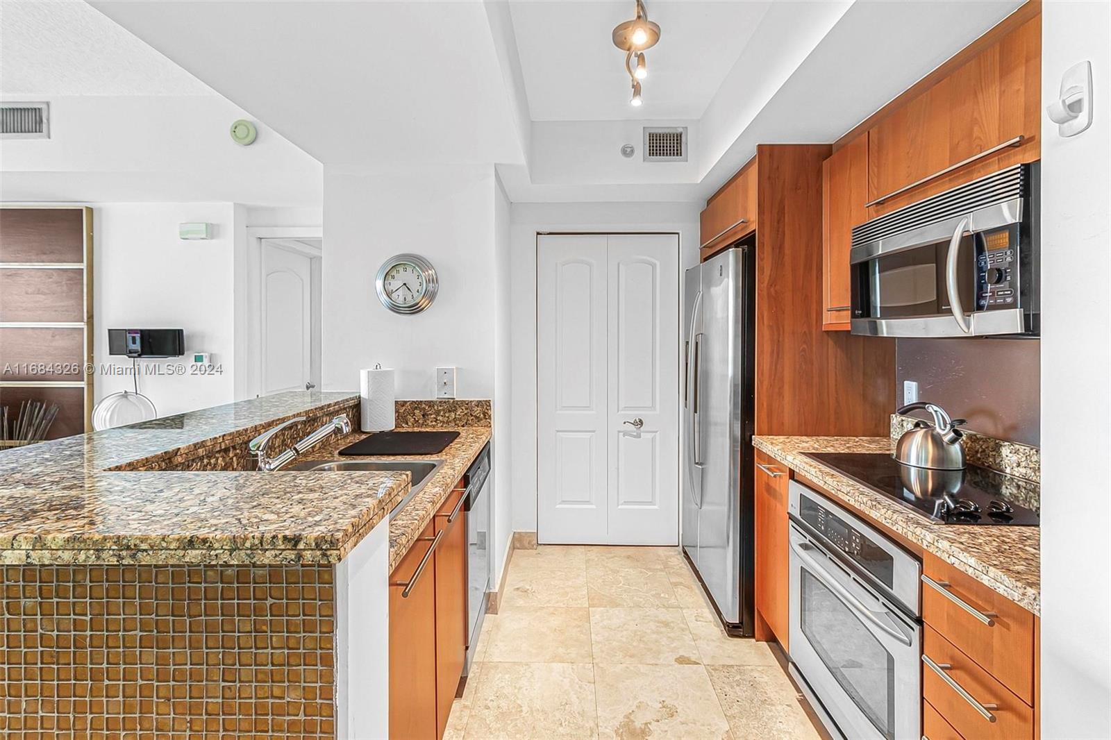 110 Washington Ave # 1706