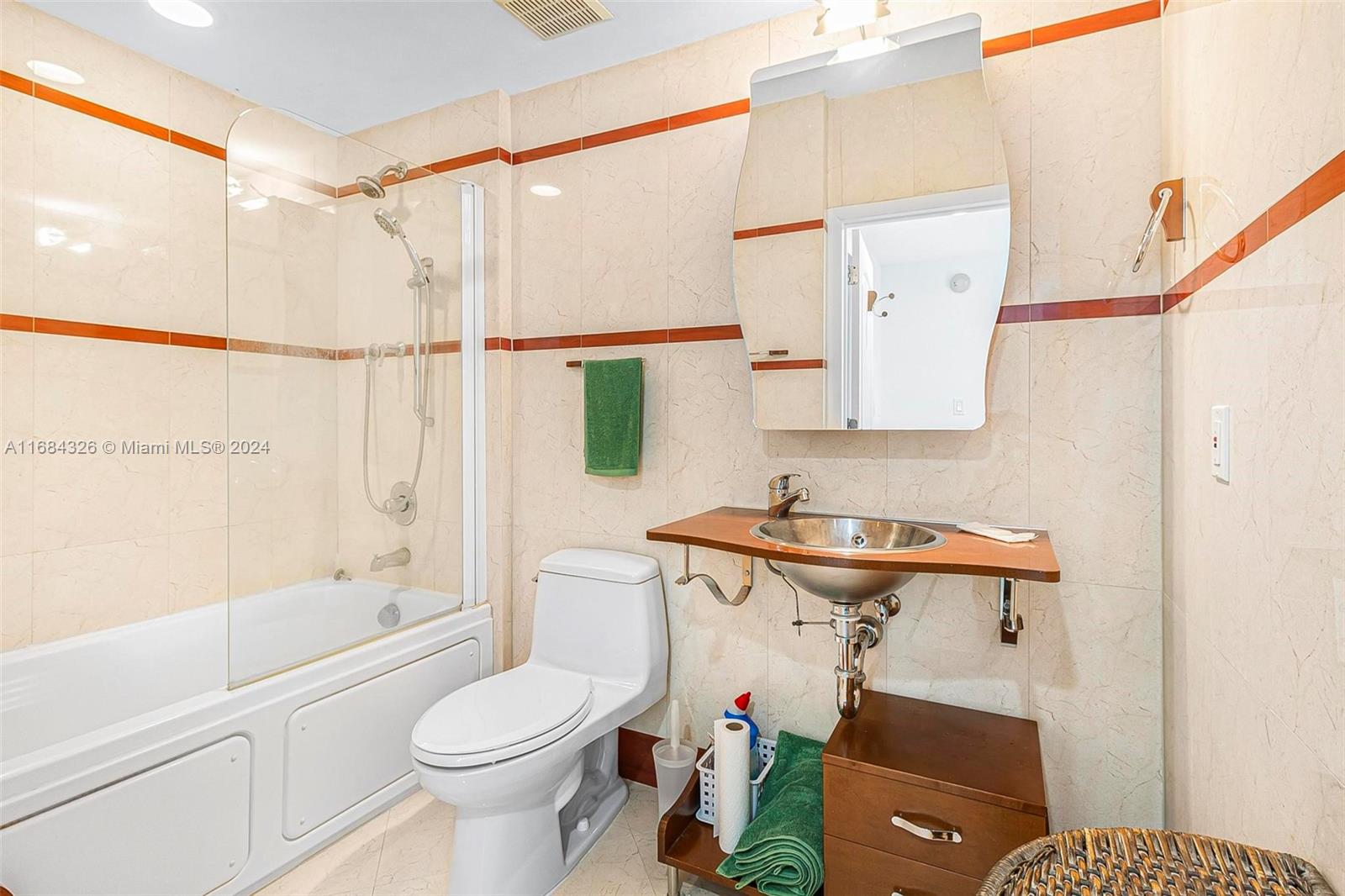 110 Washington Ave # 1706