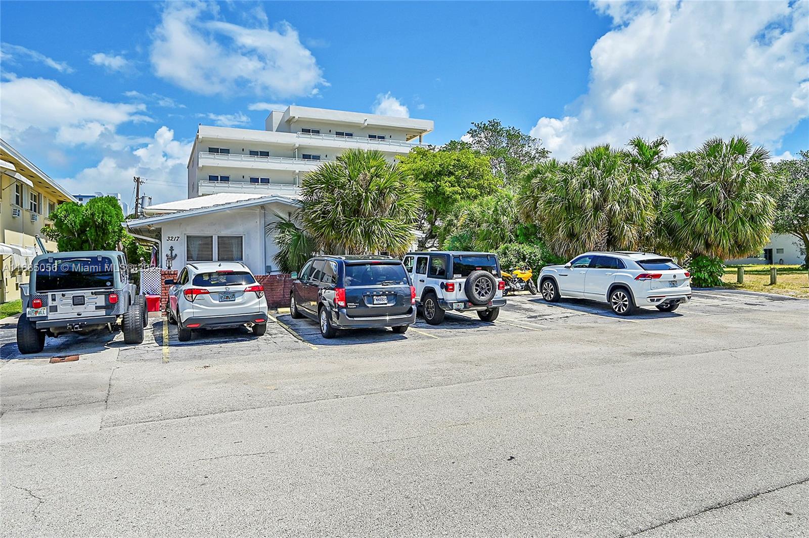 3217 NE 11th St # 10