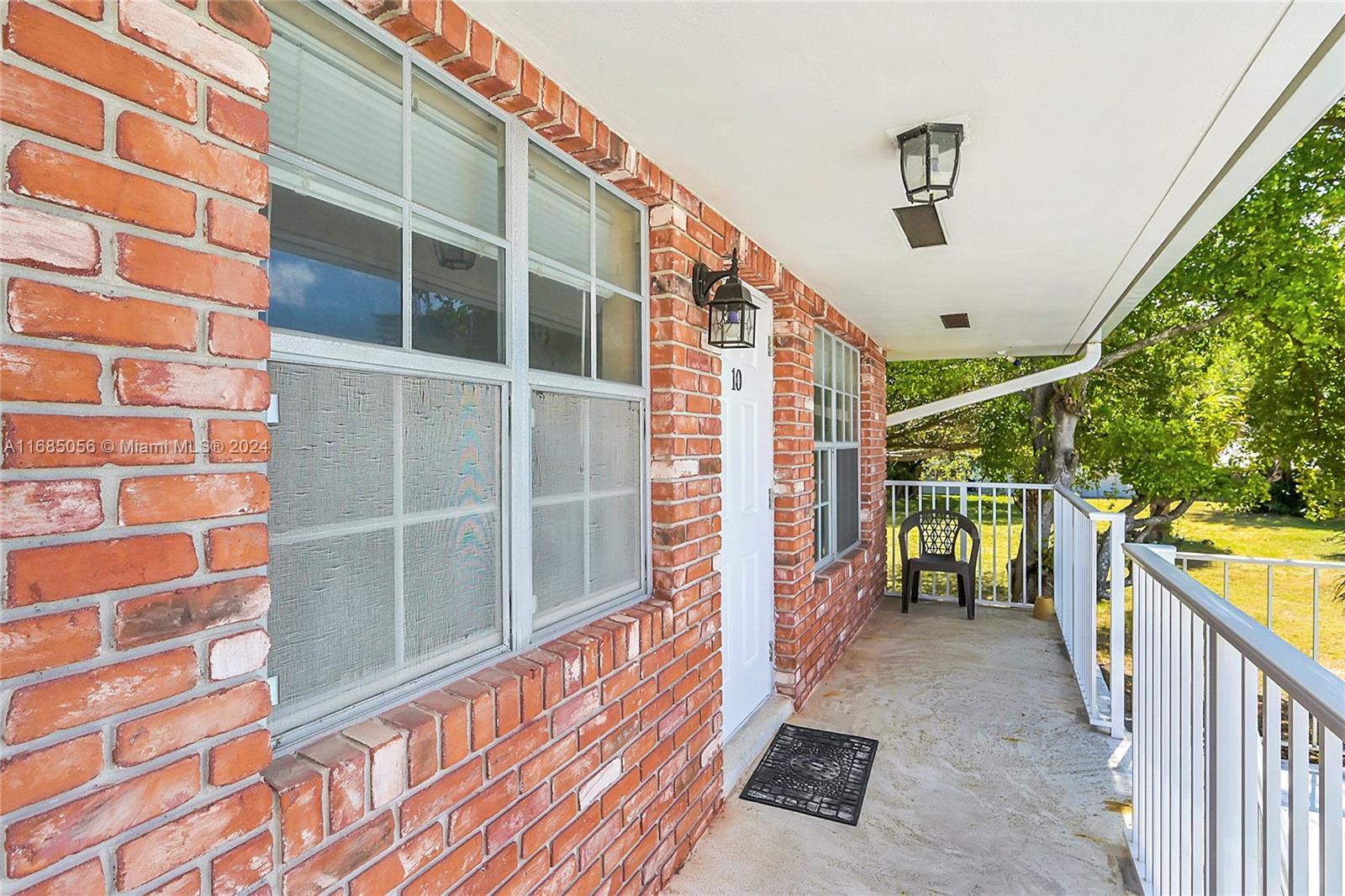 3217 NE 11th St # 10