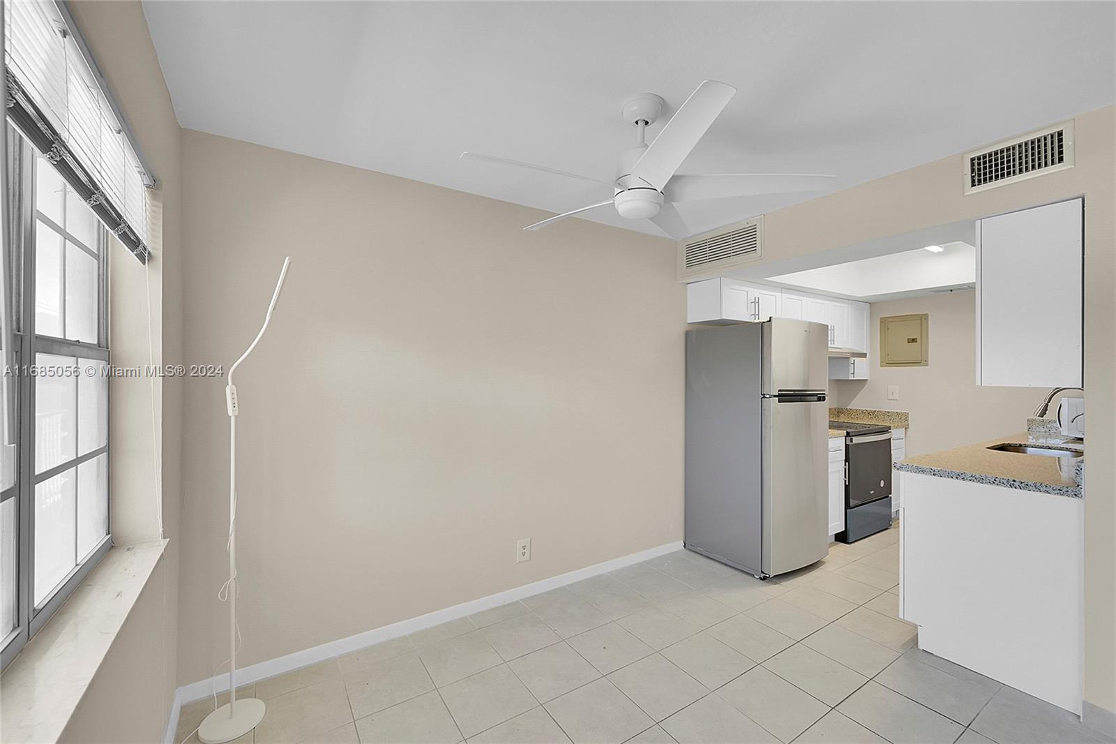 3217 NE 11th St # 10