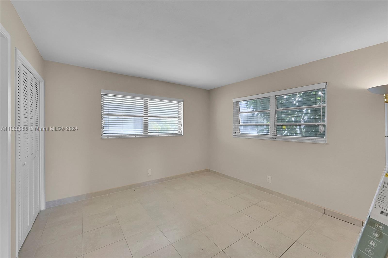 3217 NE 11th St # 10