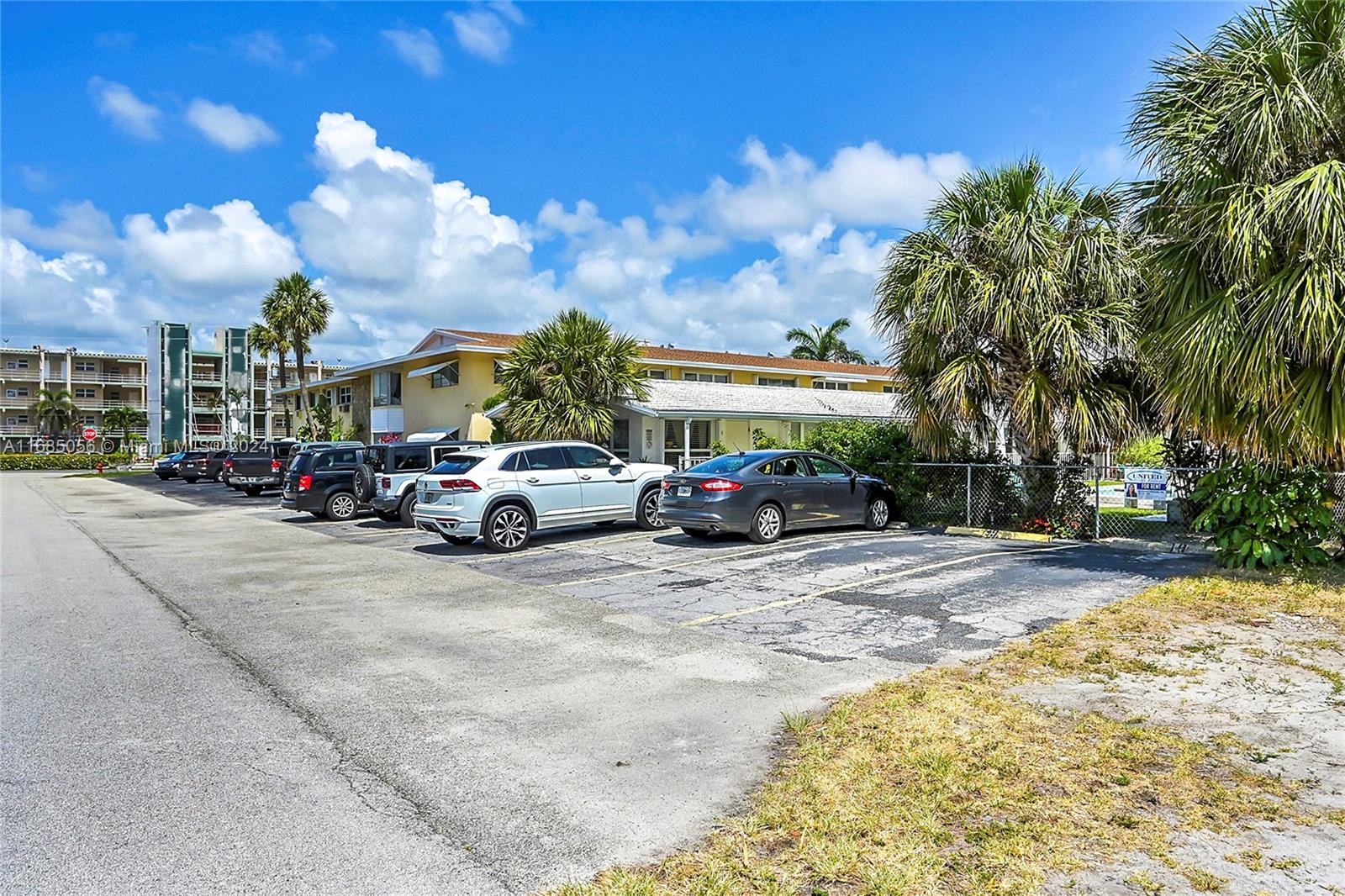 3217 NE 11th St # 10