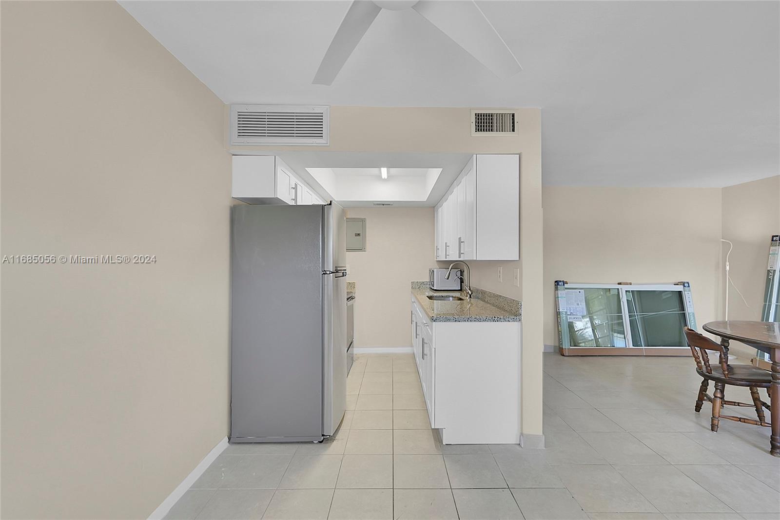 3217 NE 11th St # 10