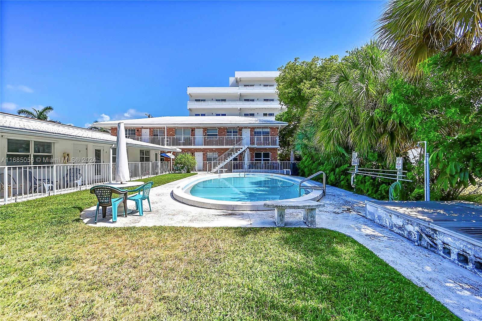 3217 NE 11th St # 10