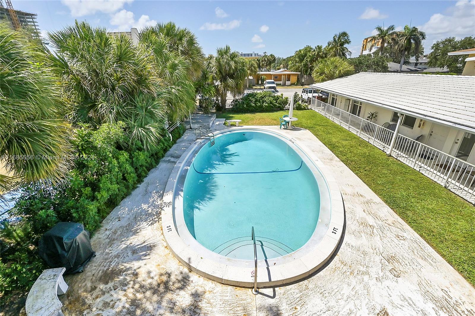 3217 NE 11th St # 10