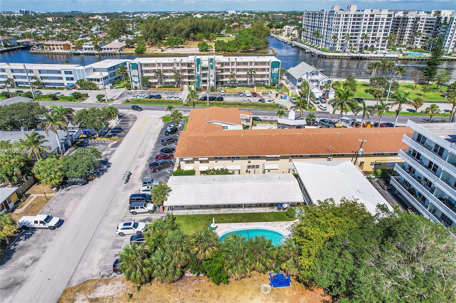 3217 NE 11th St # 10