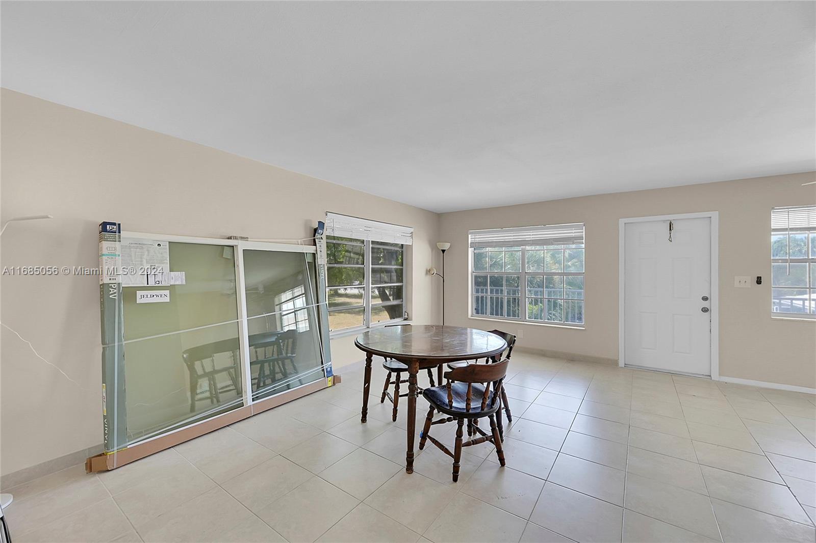 3217 NE 11th St # 10