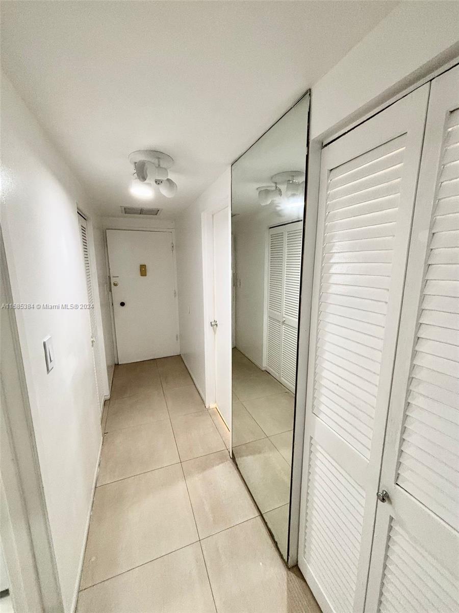 905 Brickell Bay Dr # 823