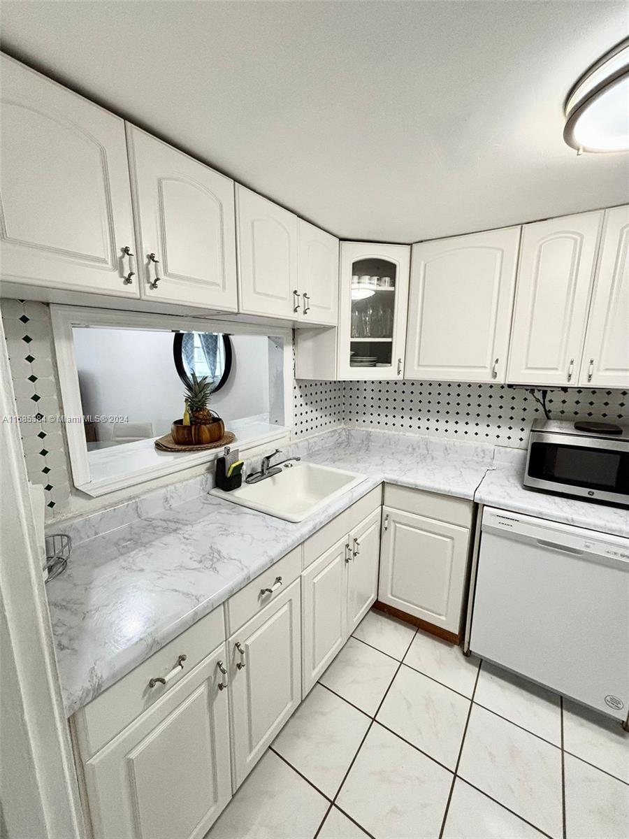 905 Brickell Bay Dr # 823