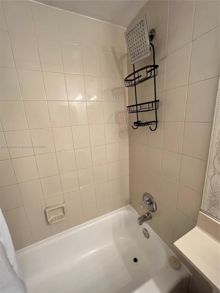 905 Brickell Bay Dr # 823