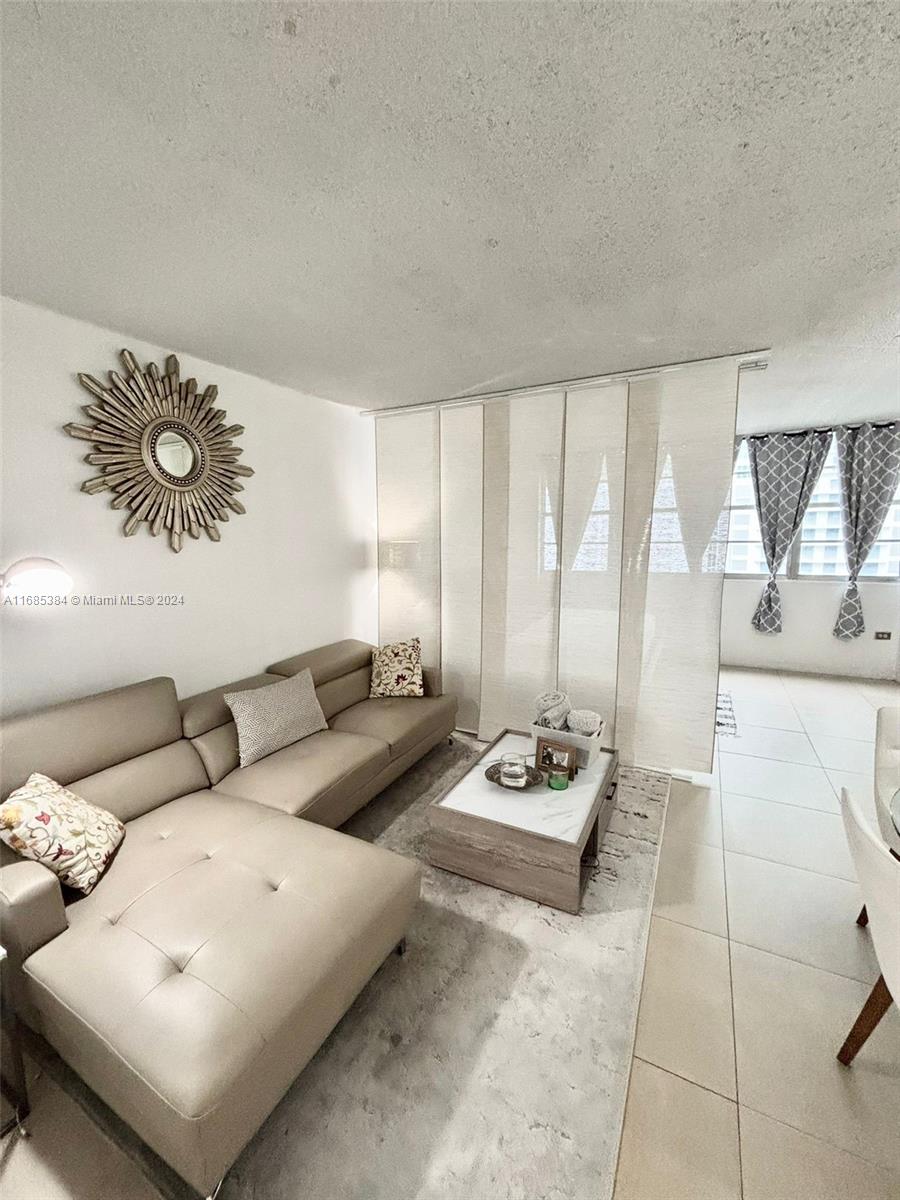 905 Brickell Bay Dr # 823