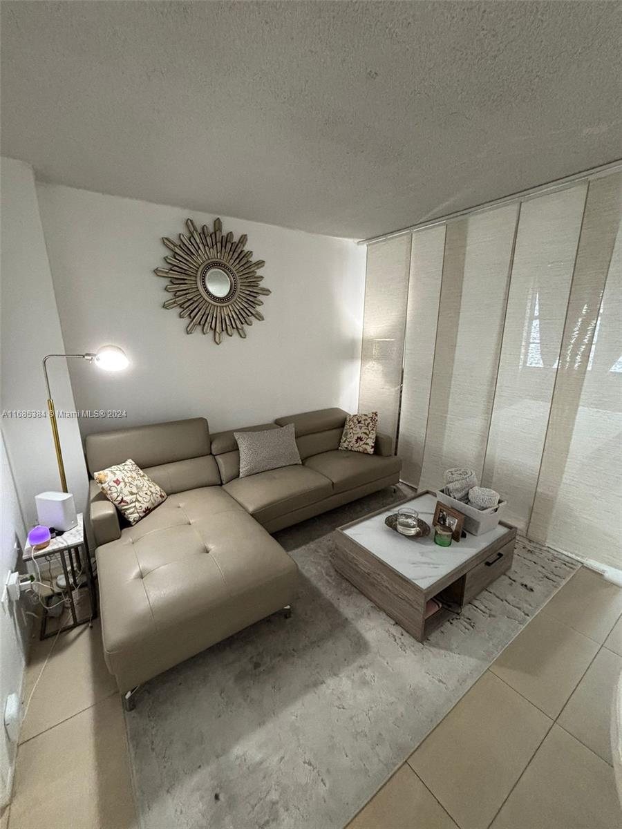 905 Brickell Bay Dr # 823