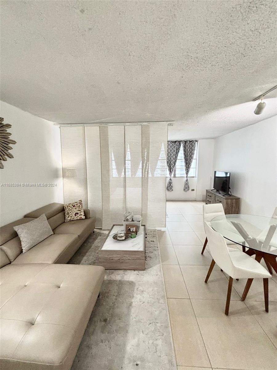 905 Brickell Bay Dr # 823