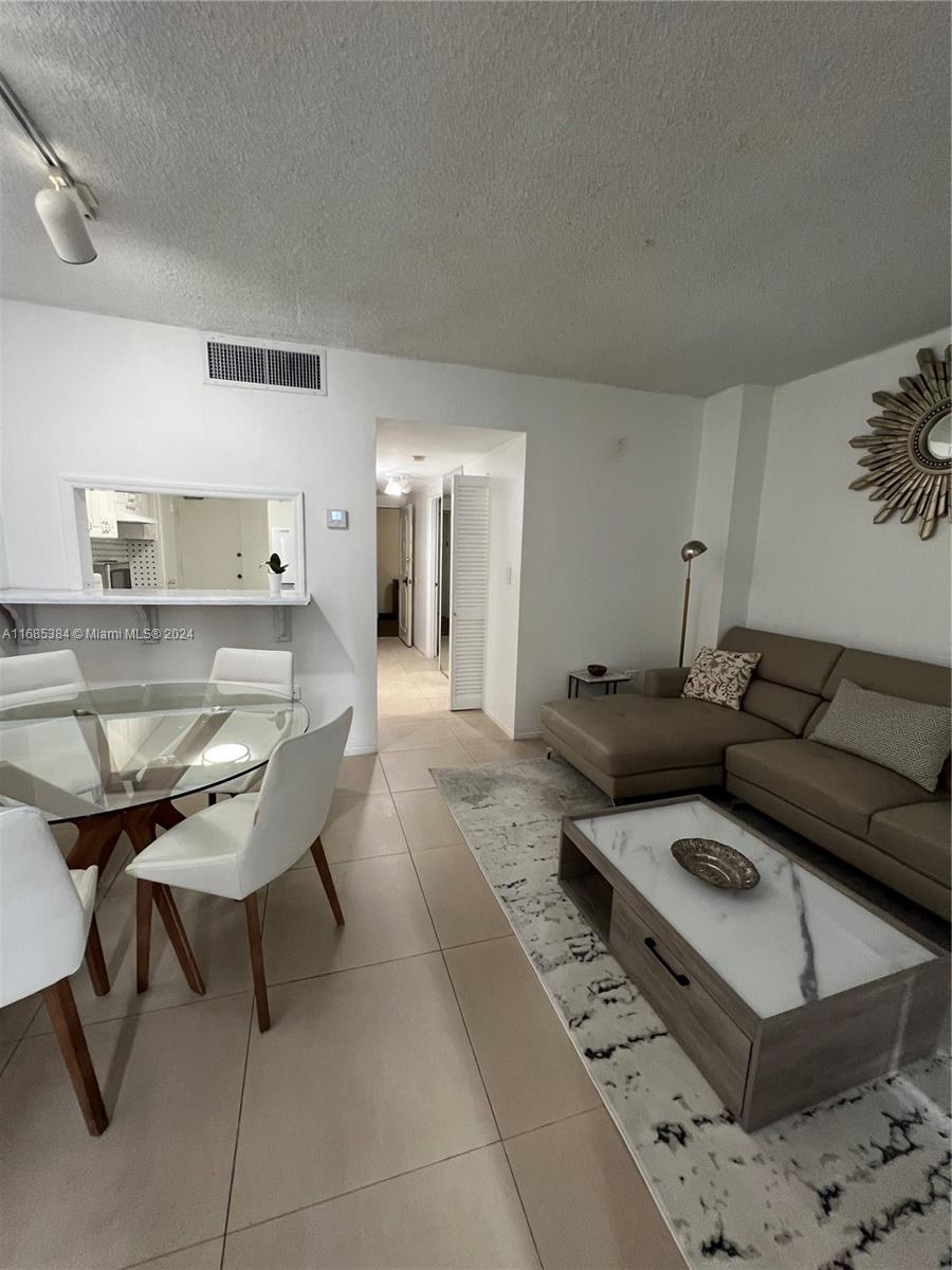 905 Brickell Bay Dr # 823