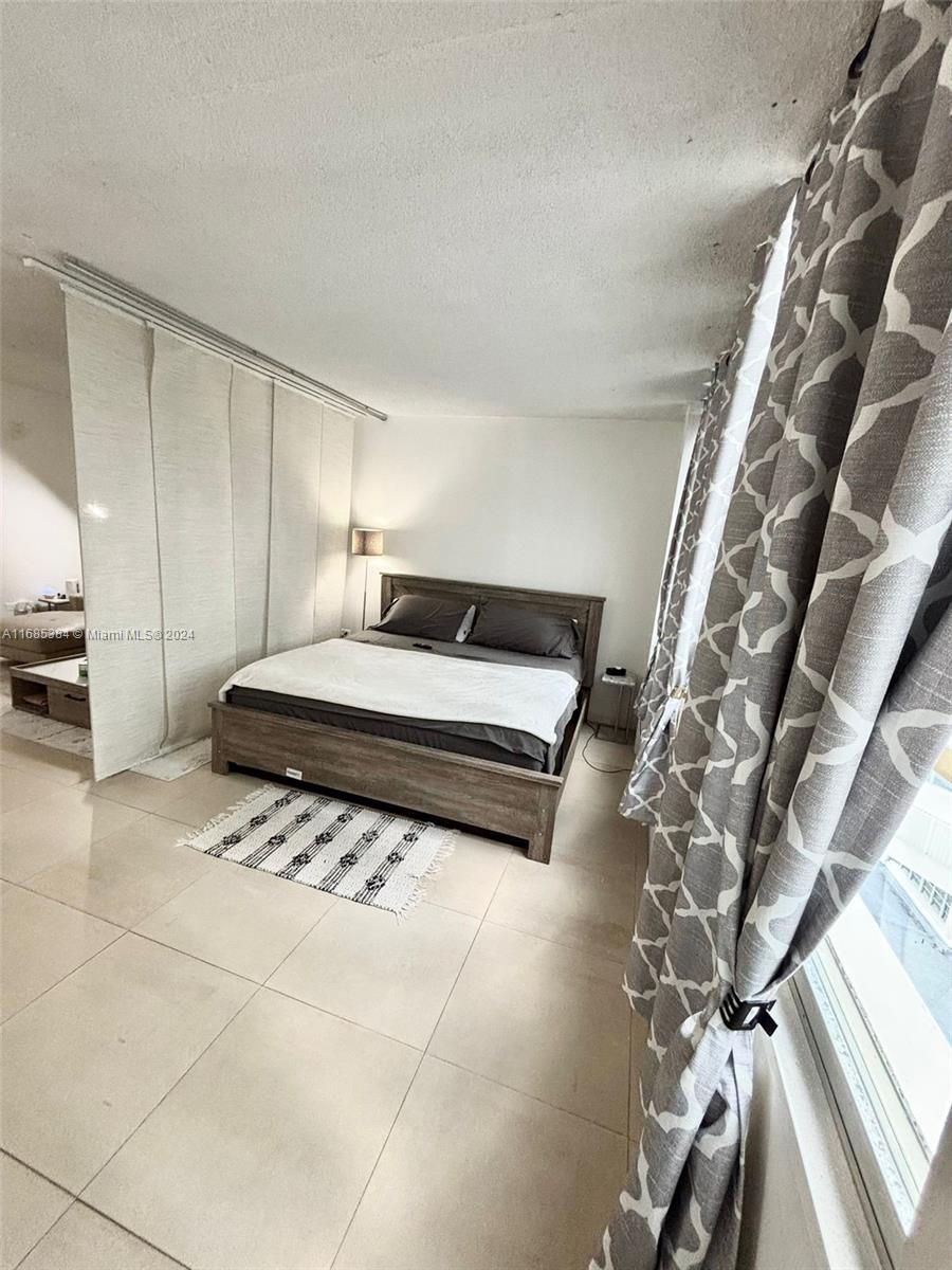 905 Brickell Bay Dr # 823