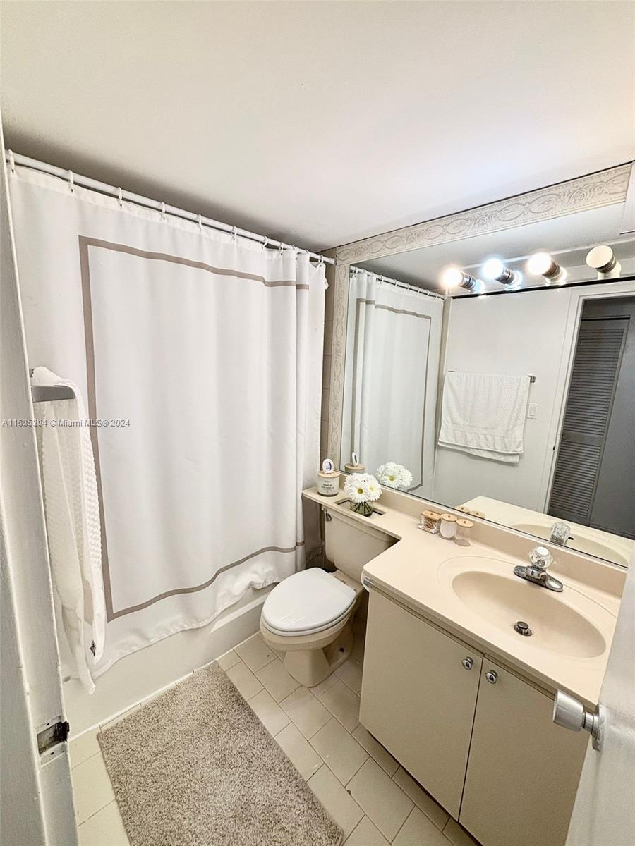 905 Brickell Bay Dr # 823