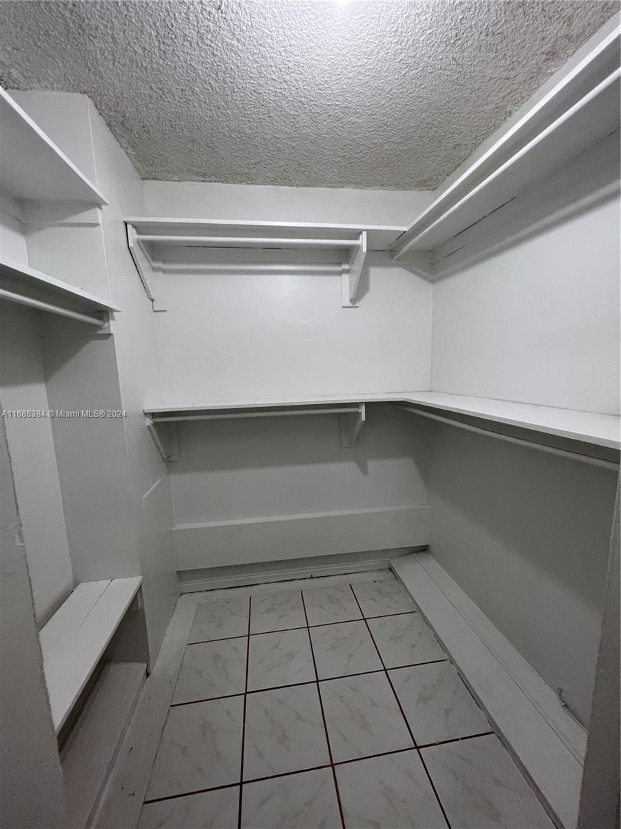 905 Brickell Bay Dr # 823