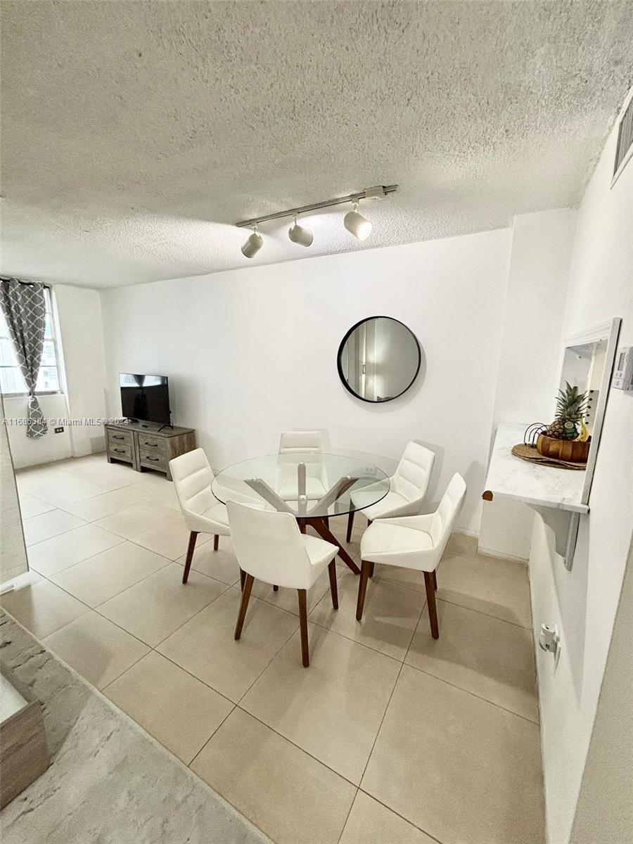 905 Brickell Bay Dr # 823