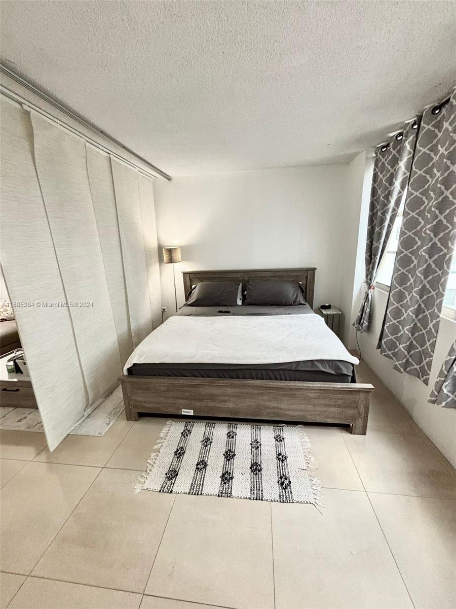 905 Brickell Bay Dr # 823
