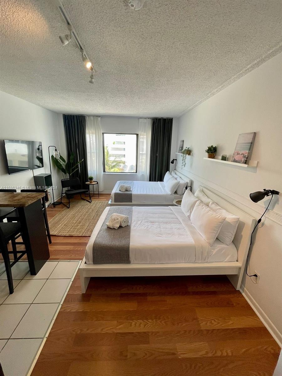 6345 Collins Ave # 526