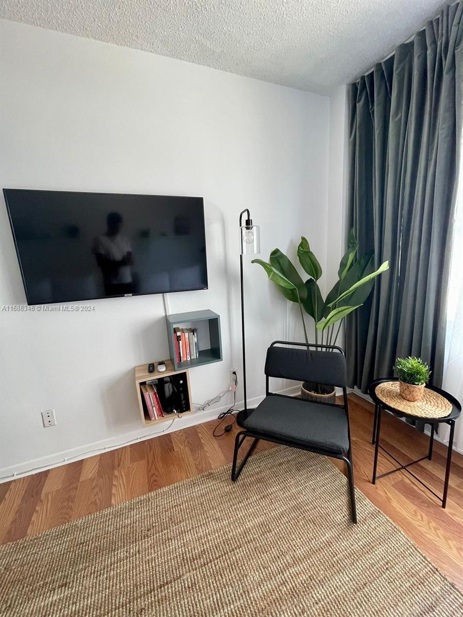 6345 Collins Ave # 526