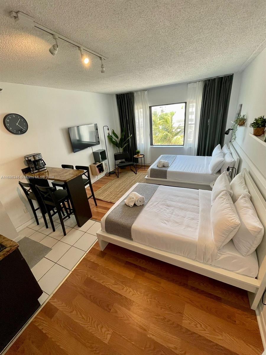 6345 Collins Ave # 526
