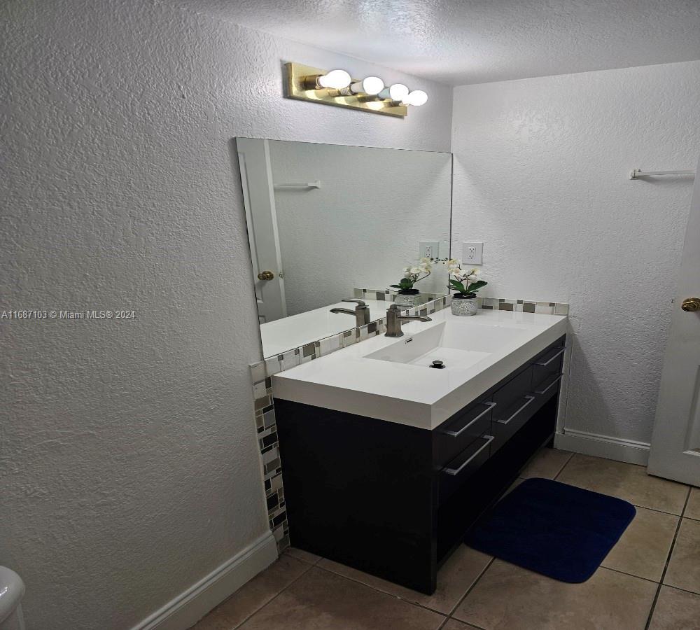 5201 Geneva Way # 202