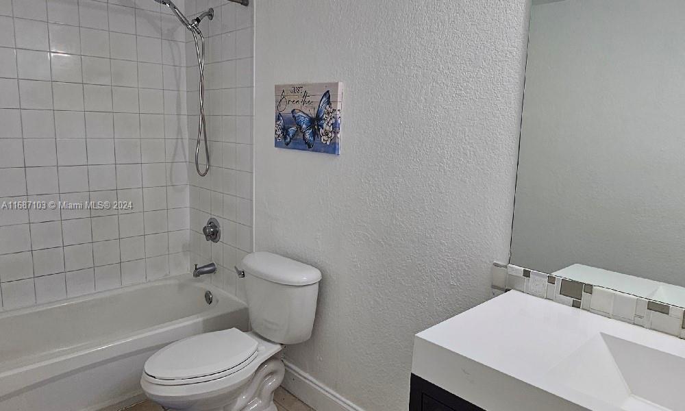 5201 Geneva Way # 202